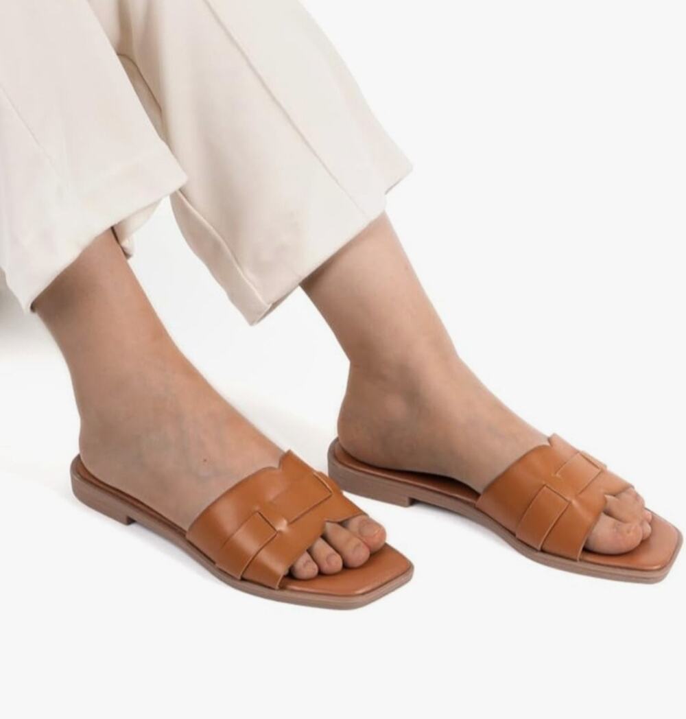 Di. MSRP $50 NWT MUSSHOE TAN BOWKNOT CUSHIONED SLIDE SANDALS ♡SIZE 6♡